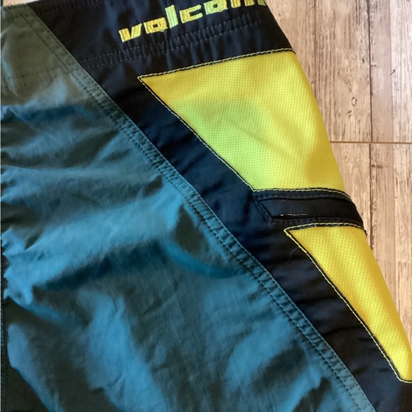 Men’s Boardshorts Volcom Swimming Trunks W30 - Picture 4 of 6